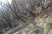83 Discendo dal sent. 596 a sx (a dx sentiero attrezzato per cima Corna Camoscera)